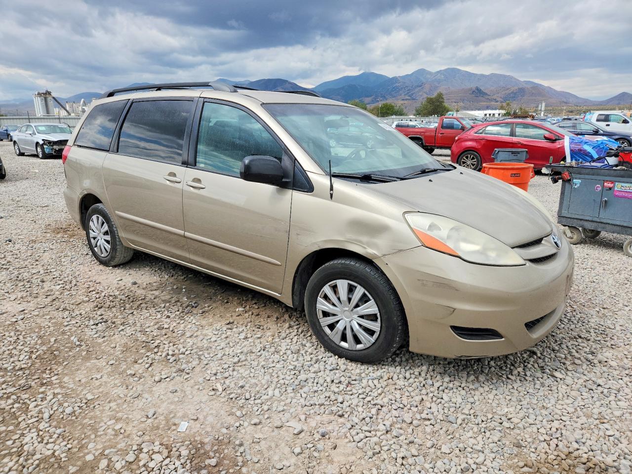2009 Toyota Sienna Le 7-passenger Gold vin: 5TDZK23C79S283333