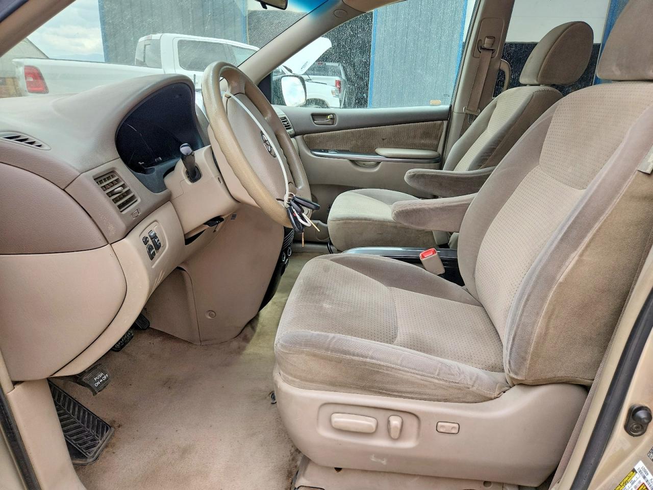 2009 Toyota Sienna Le 7-passenger Gold vin: 5TDZK23C79S283333