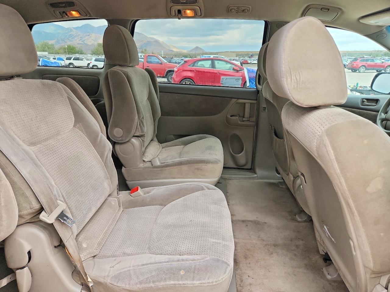 2009 Toyota Sienna Le 7-passenger Gold vin: 5TDZK23C79S283333