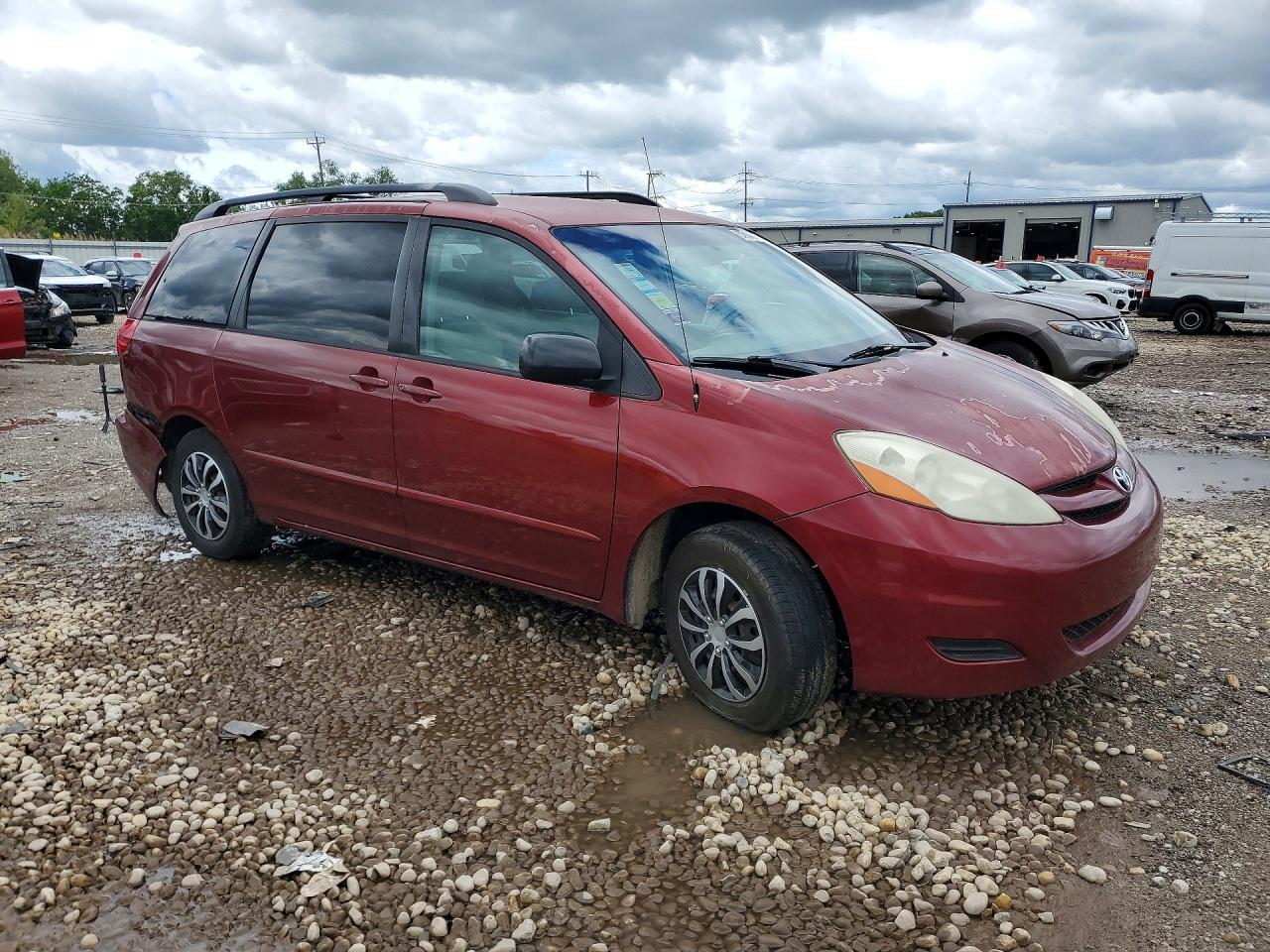 2007 Toyota Sienna Le 8-passenger Red vin: 5TDZK23C87S012004