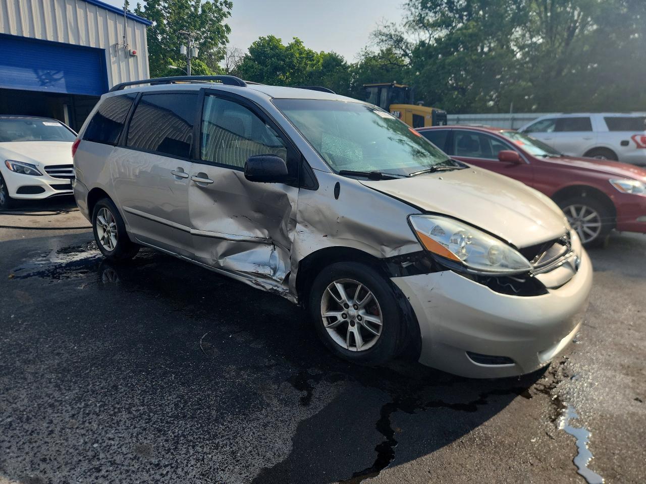 2007 Toyota Sienna Le 7-passenger Gold vin: 5TDZK23C87S023617