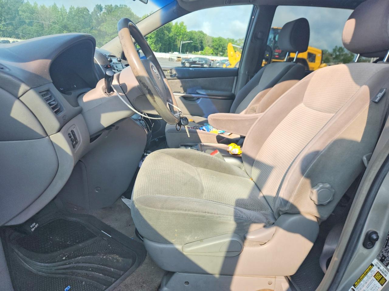 2007 Toyota Sienna Le 7-passenger Gold vin: 5TDZK23C87S023617