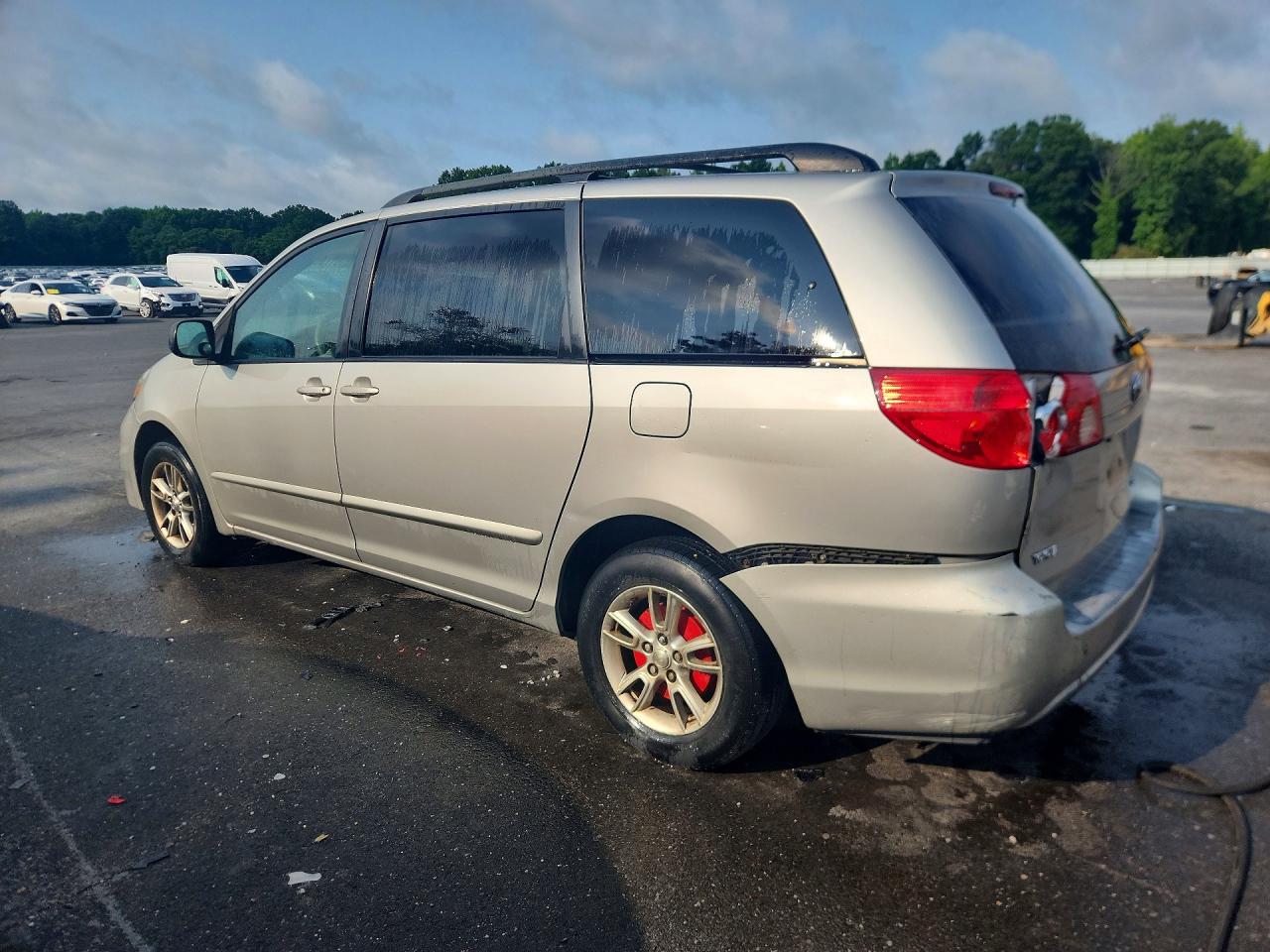 2007 Toyota Sienna Le 7-passenger Gold vin: 5TDZK23C87S023617