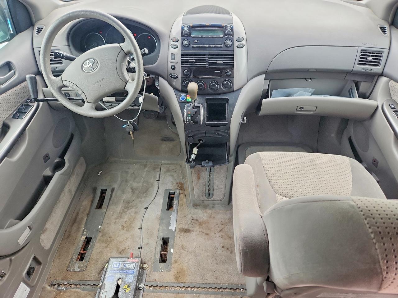 2007 Toyota Sienna Le 8-passenger Серебряный vin: 5TDZK23C87S030003