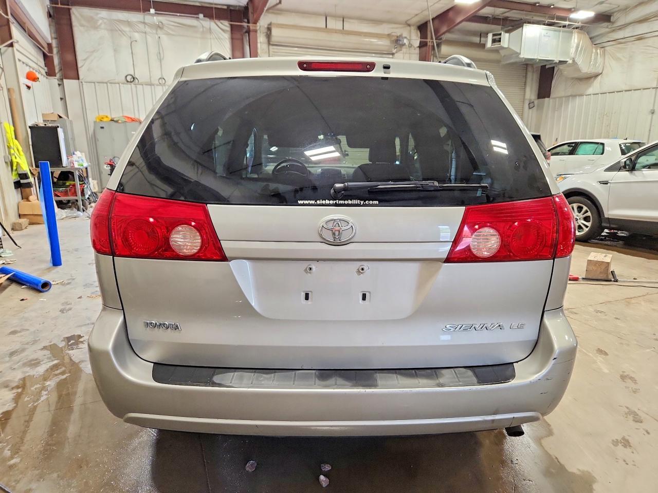 2007 Toyota Sienna Le 8-passenger Серебряный vin: 5TDZK23C87S030003