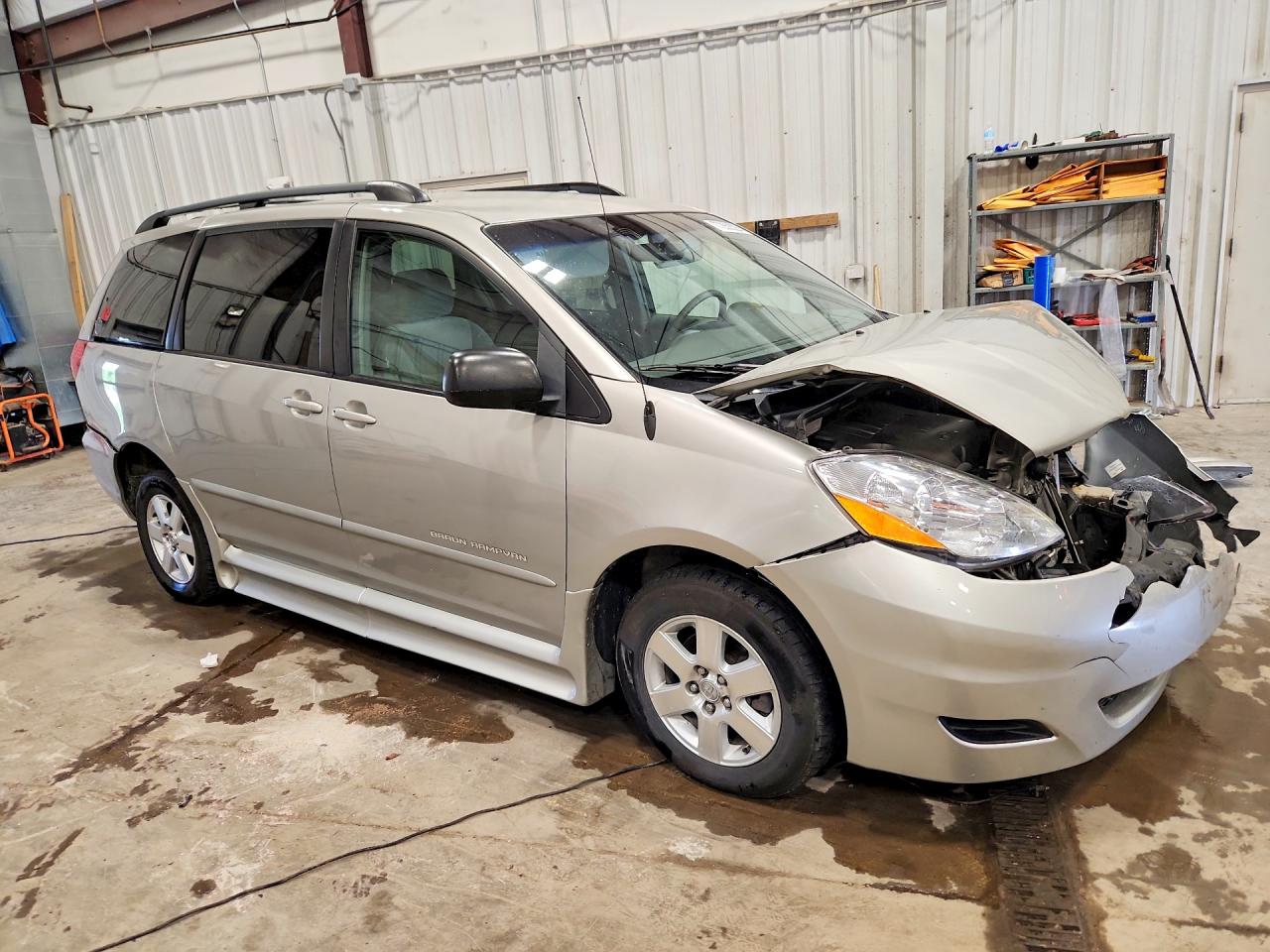 2007 Toyota Sienna Le 8-passenger Серебряный vin: 5TDZK23C87S030003