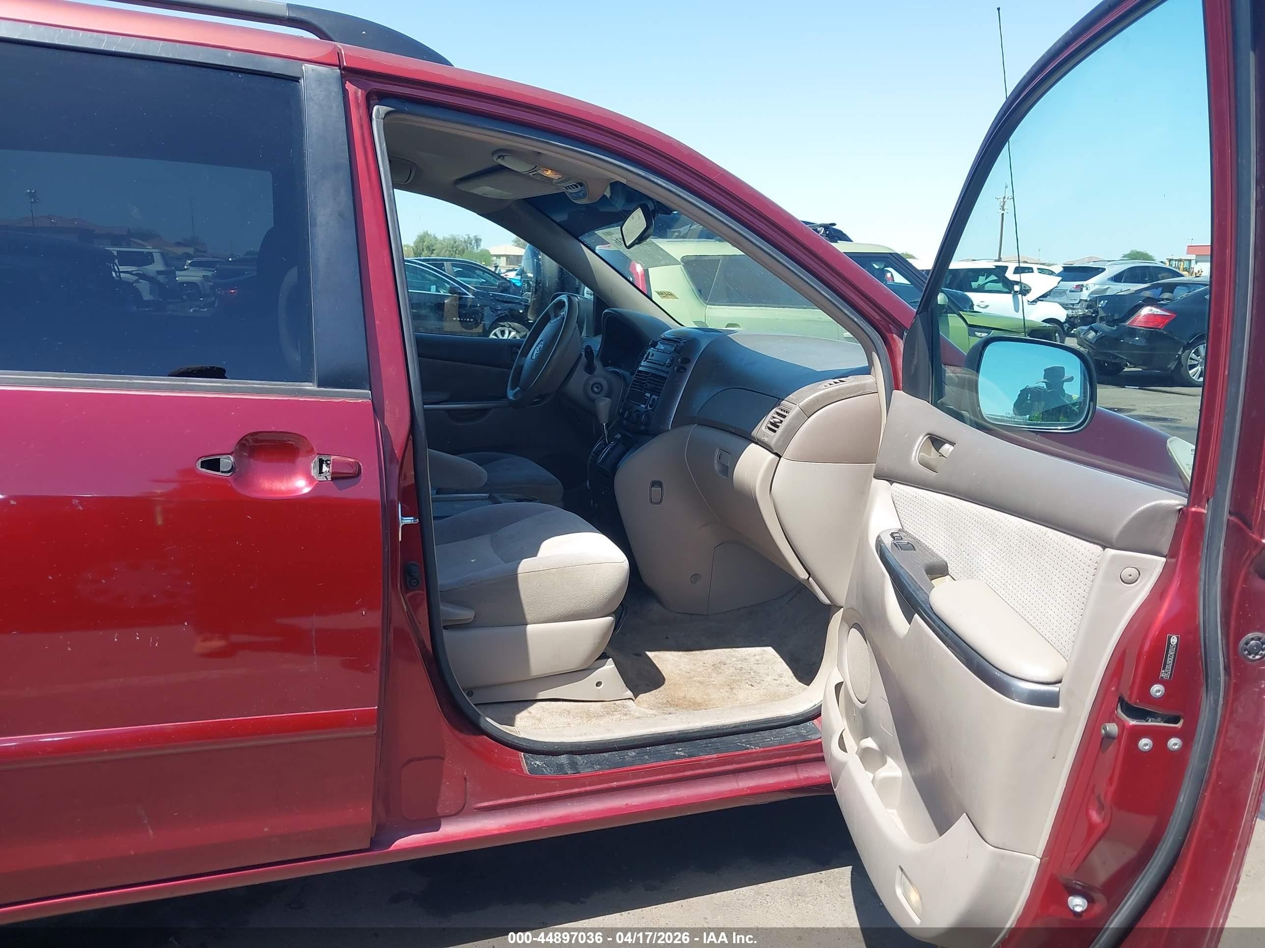 2007 Toyota Sienna Le Maroon vin: 5TDZK23C87S037503