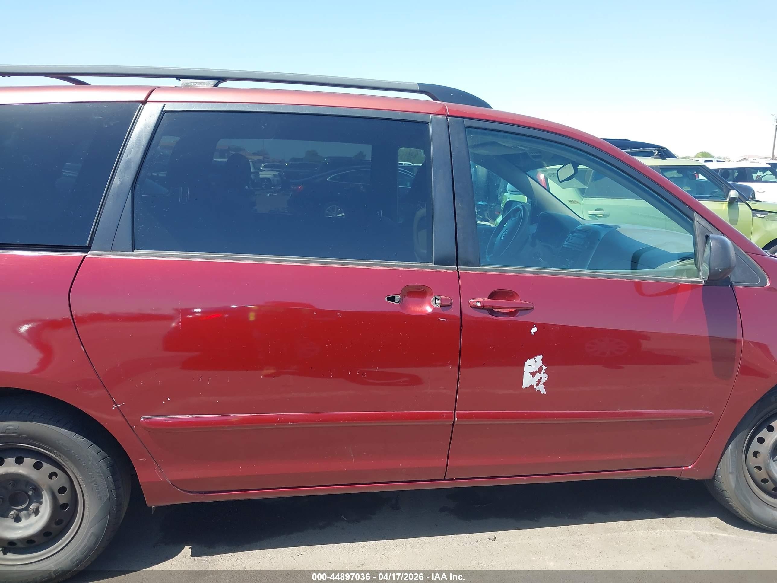 2007 Toyota Sienna Le Maroon vin: 5TDZK23C87S037503