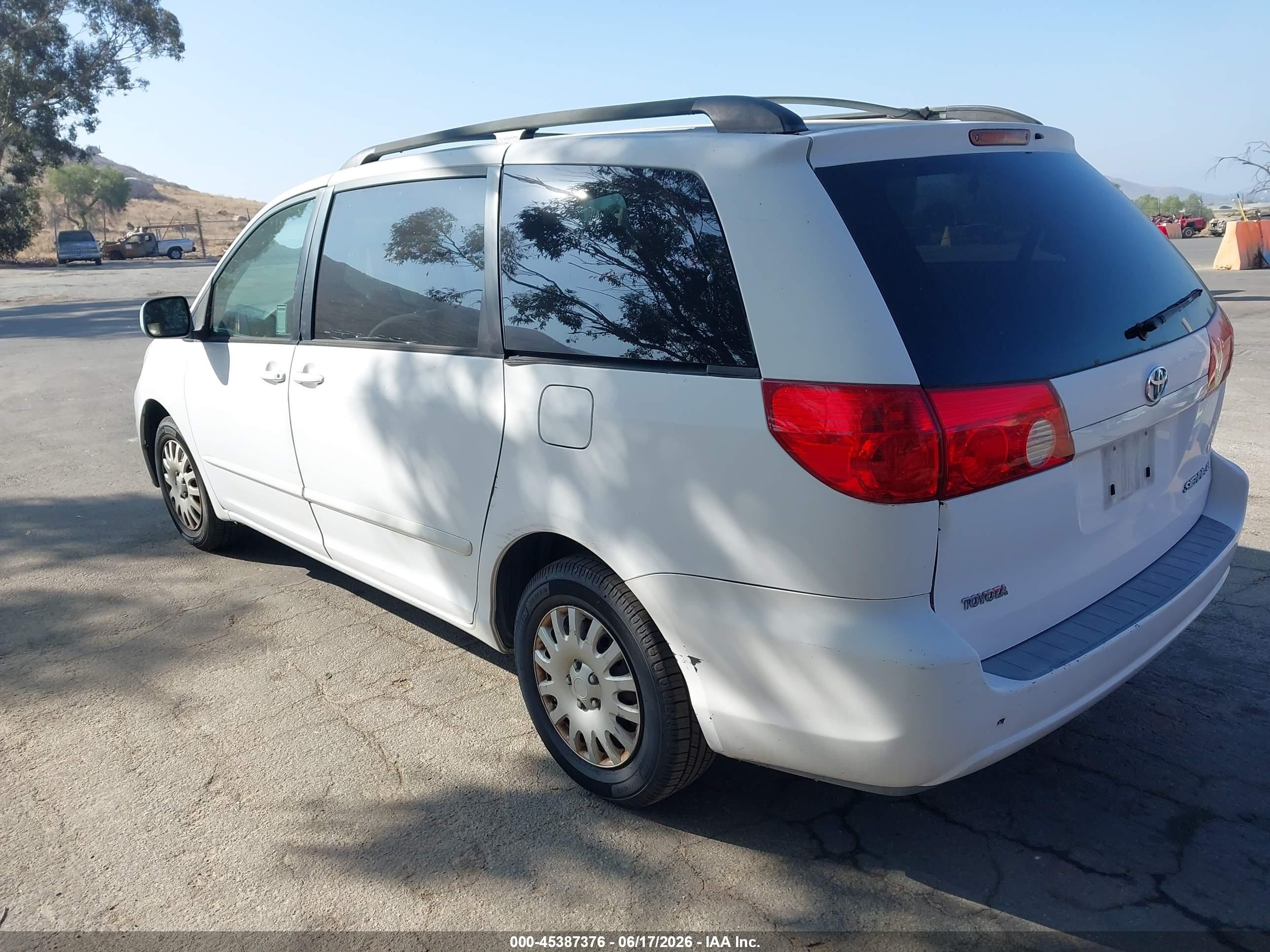 2007 Toyota Sienna Ce/le White vin: 5TDZK23C87S046606