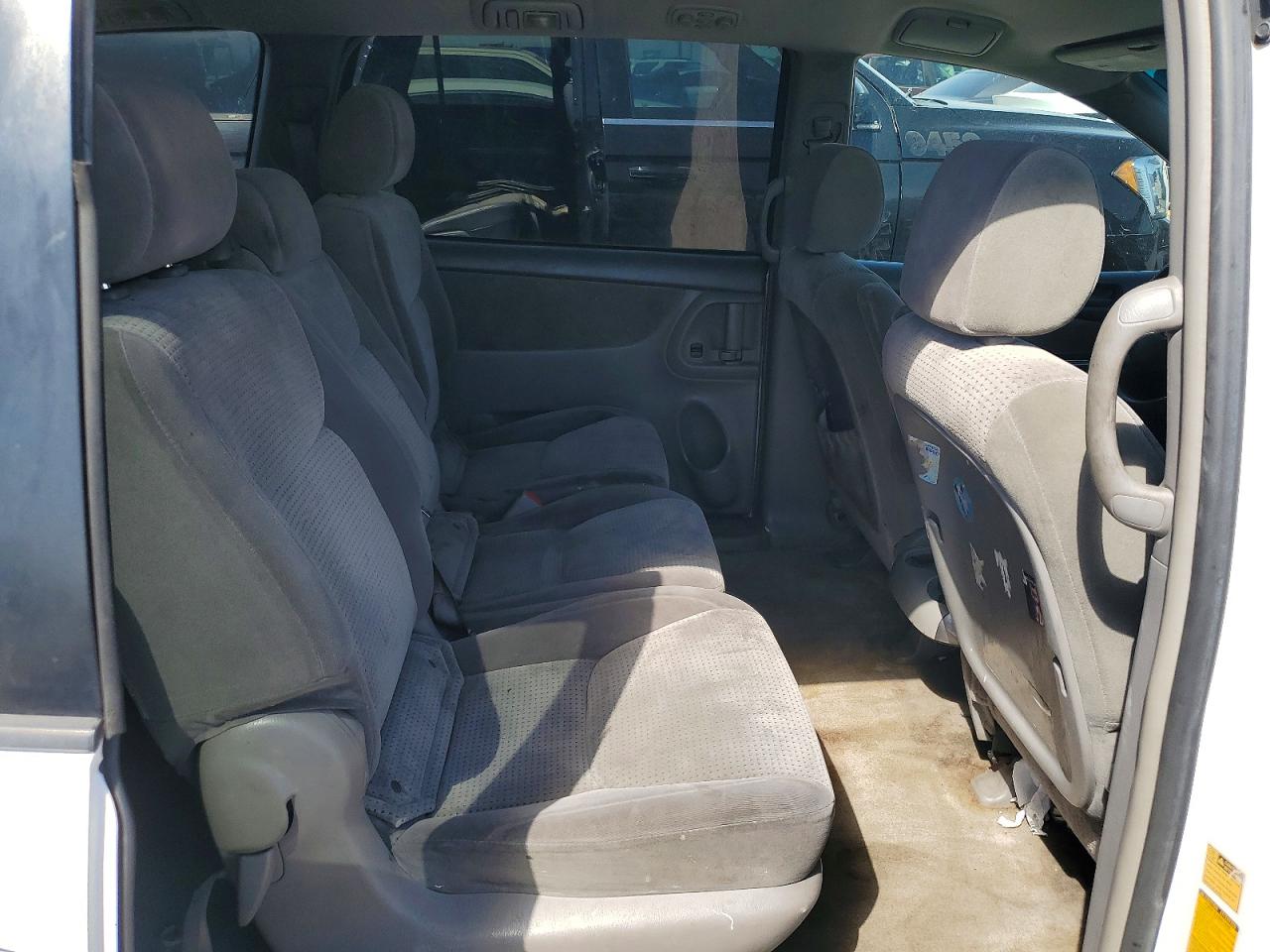 2007 Toyota Sienna Le 8-passenger White vin: 5TDZK23C87S049103