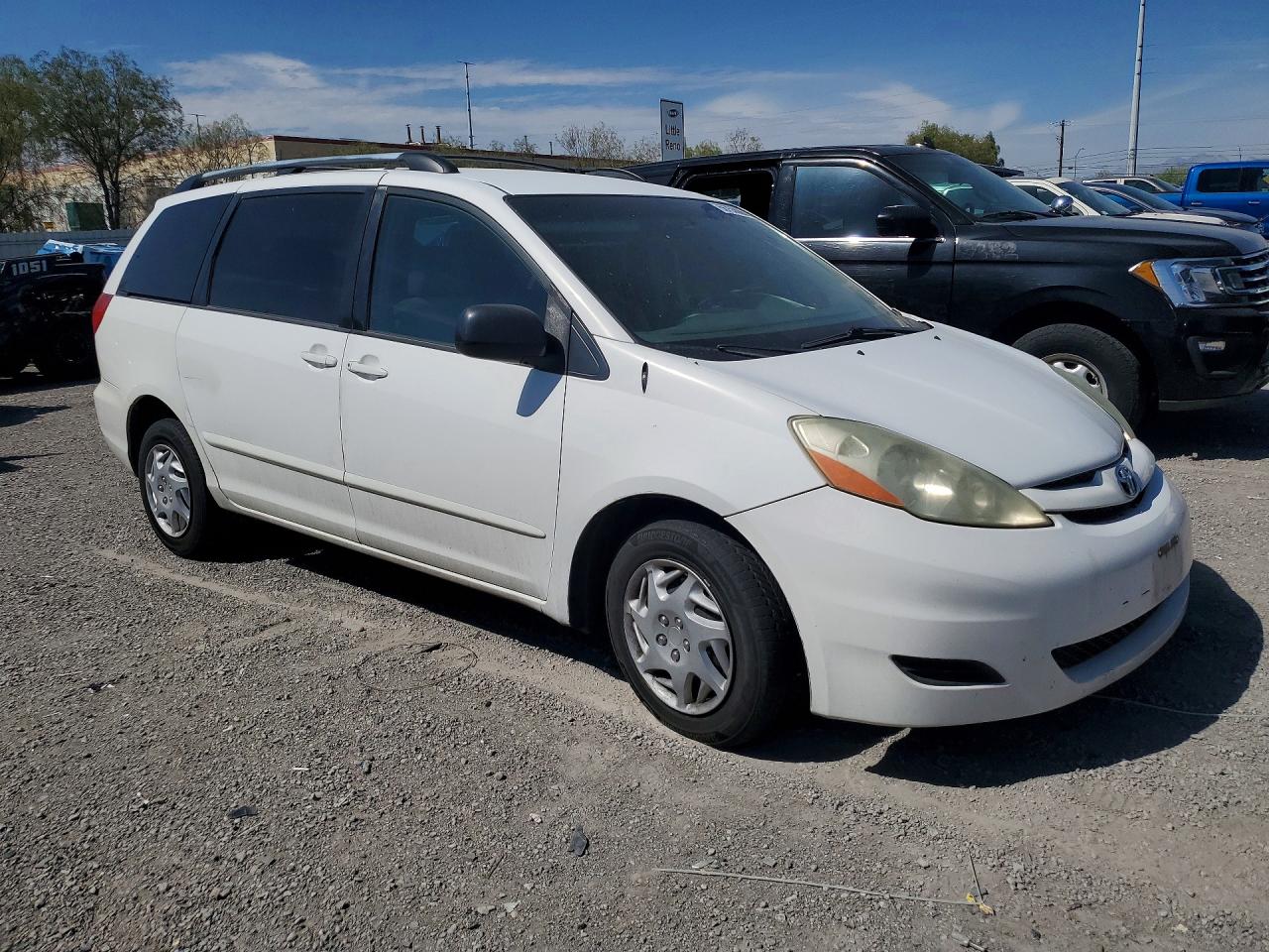 2007 Toyota Sienna Le 8-passenger White vin: 5TDZK23C87S049103