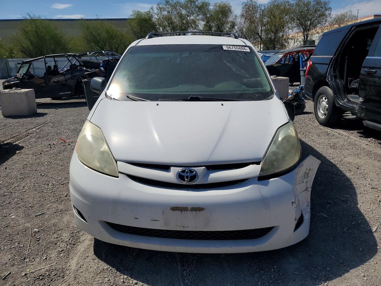 2007 Toyota Sienna Le 8-passenger White vin: 5TDZK23C87S049103