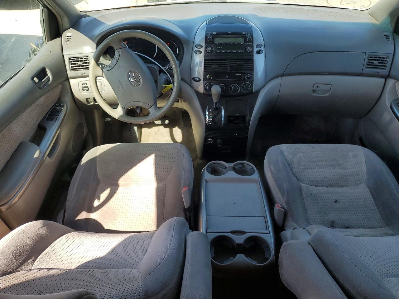 2007 Toyota Sienna Le 8-passenger White vin: 5TDZK23C87S049103