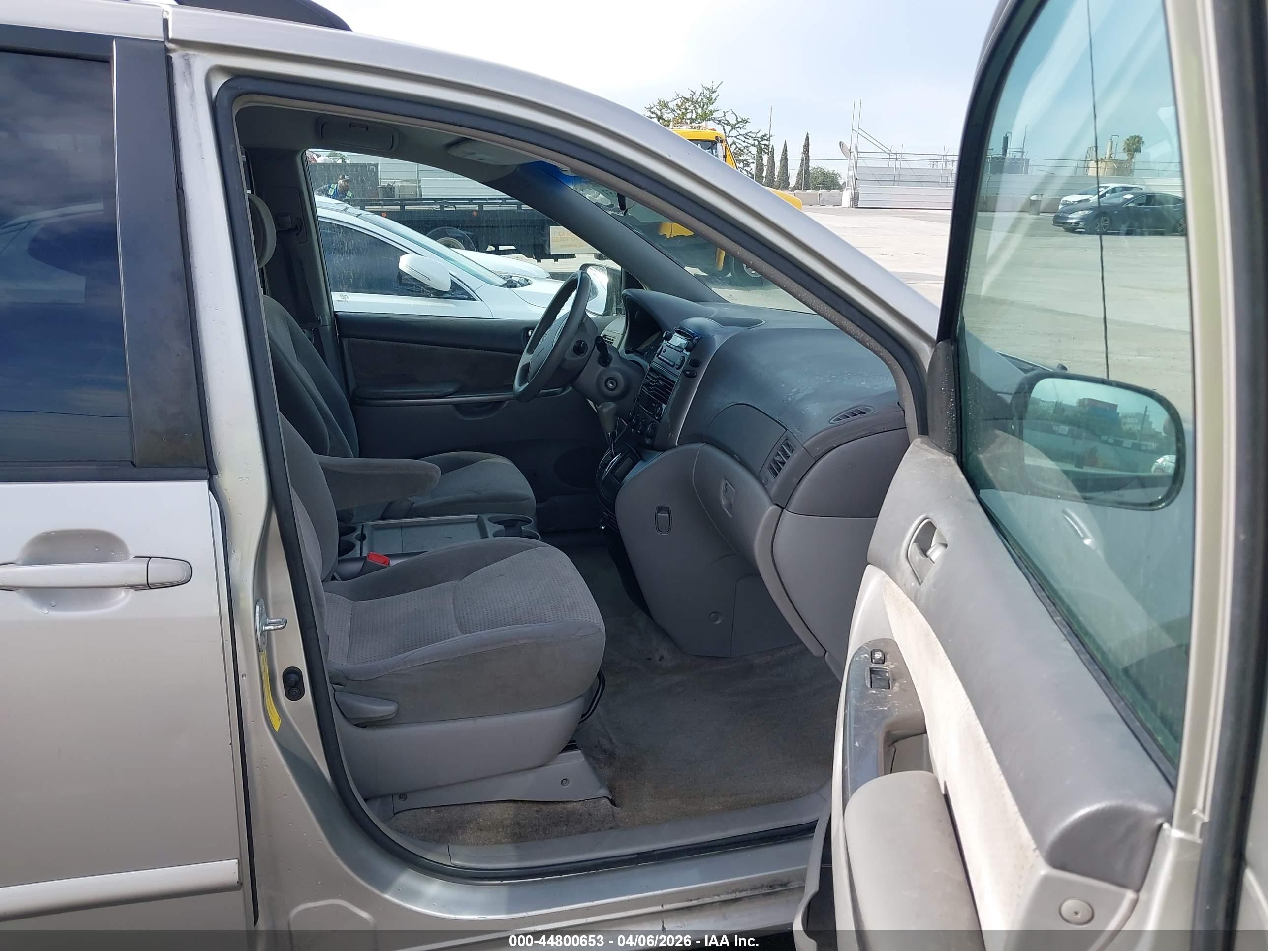 2007 Toyota Sienna Le Серый vin: 5TDZK23C87S084594
