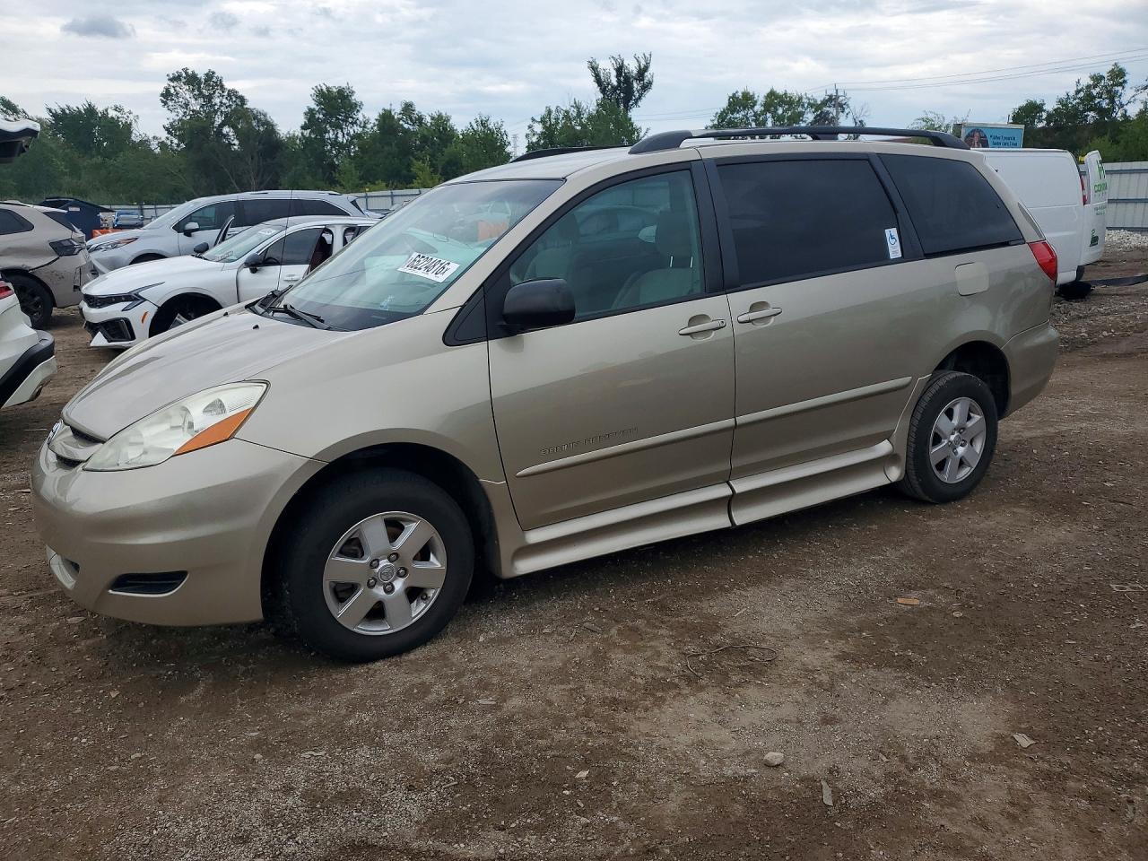 2008 Toyota Sienna Le 8-passenger Золотой vin: 5TDZK23C88S121581