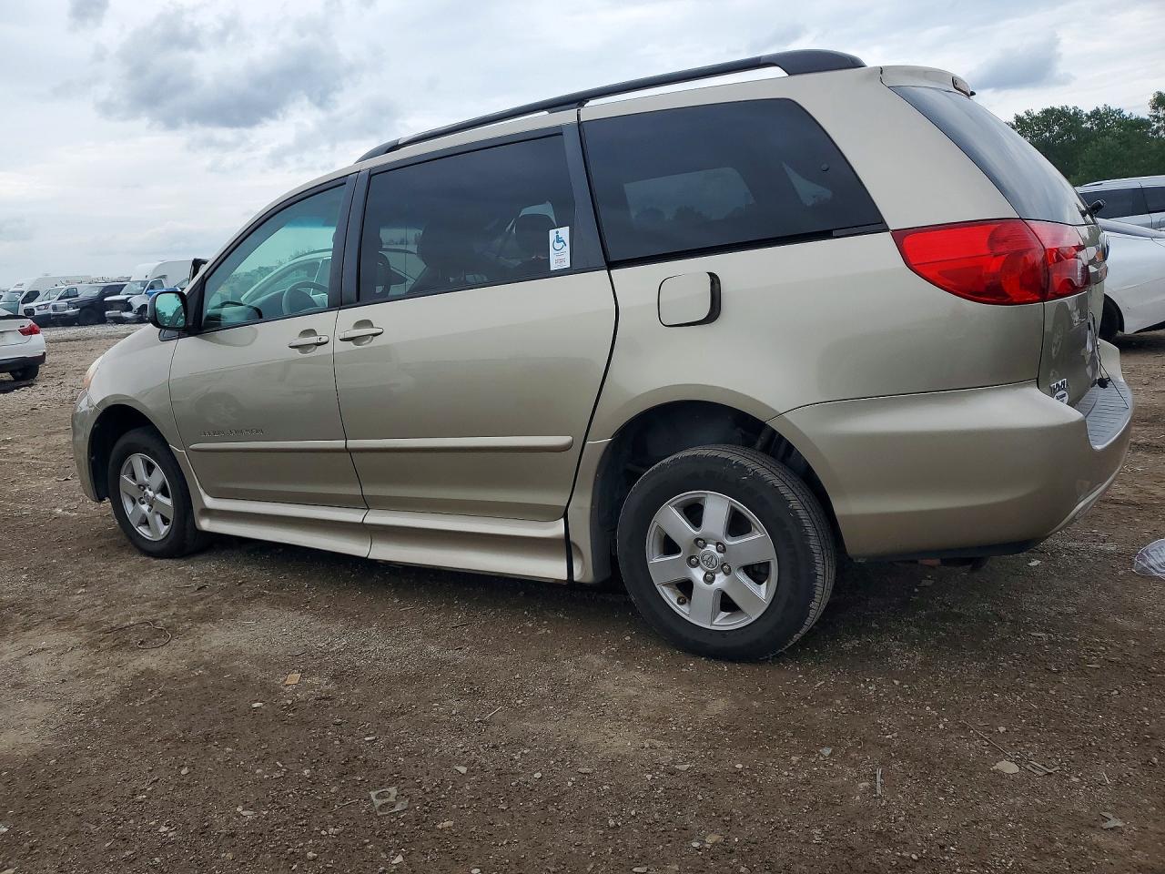 2008 Toyota Sienna Le 8-passenger Золотой vin: 5TDZK23C88S121581