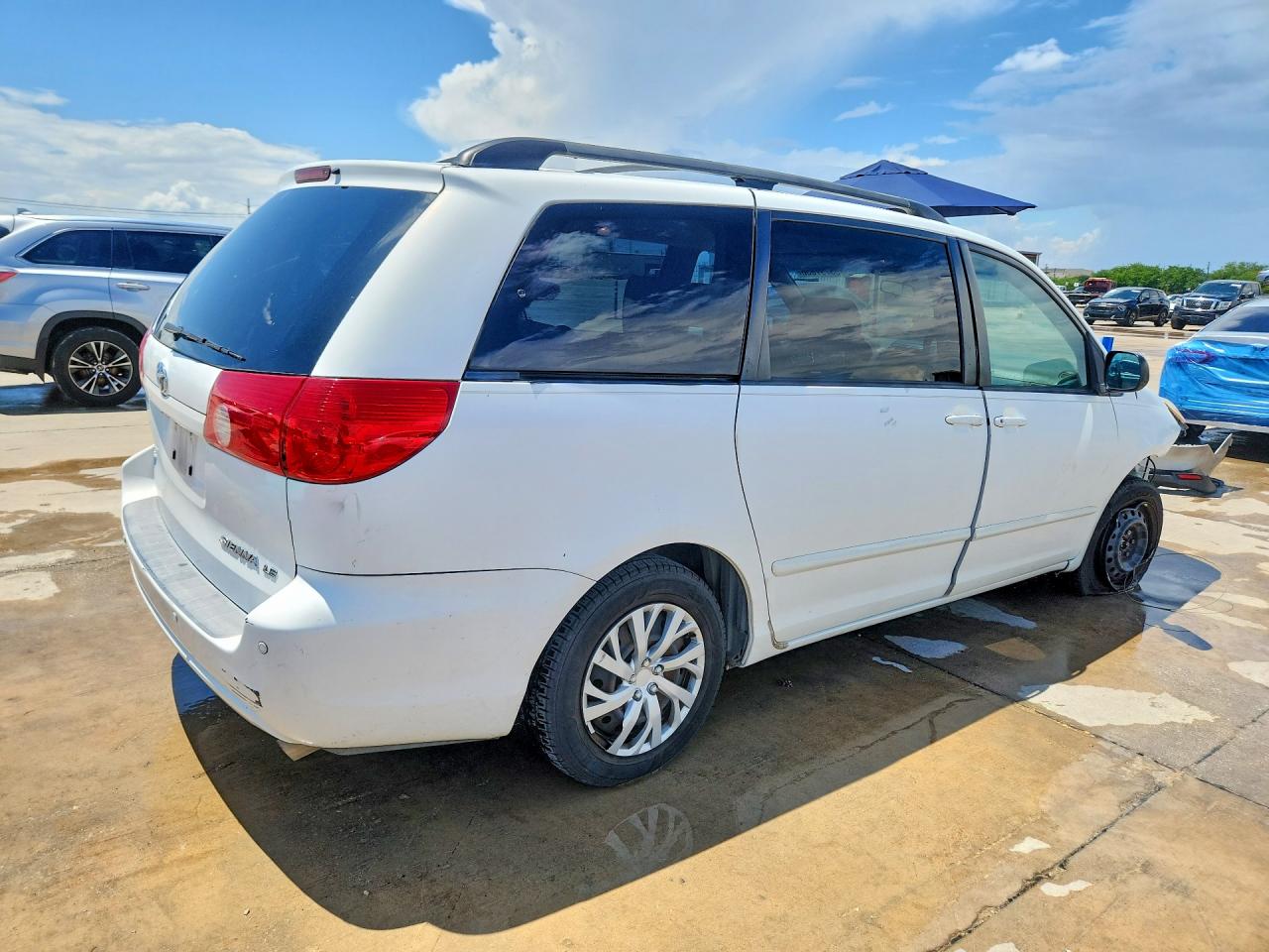 2008 Toyota Sienna Le 7-passenger White vin: 5TDZK23C88S147159