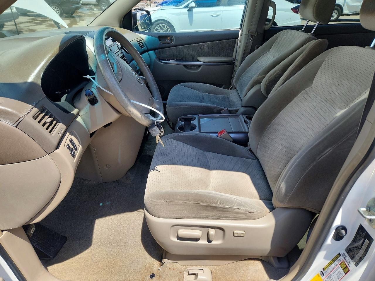 2008 Toyota Sienna Le 7-passenger White vin: 5TDZK23C88S147159