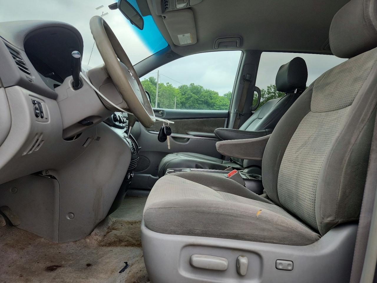2008 Toyota Sienna Le 7-passenger Blue vin: 5TDZK23C88S192425