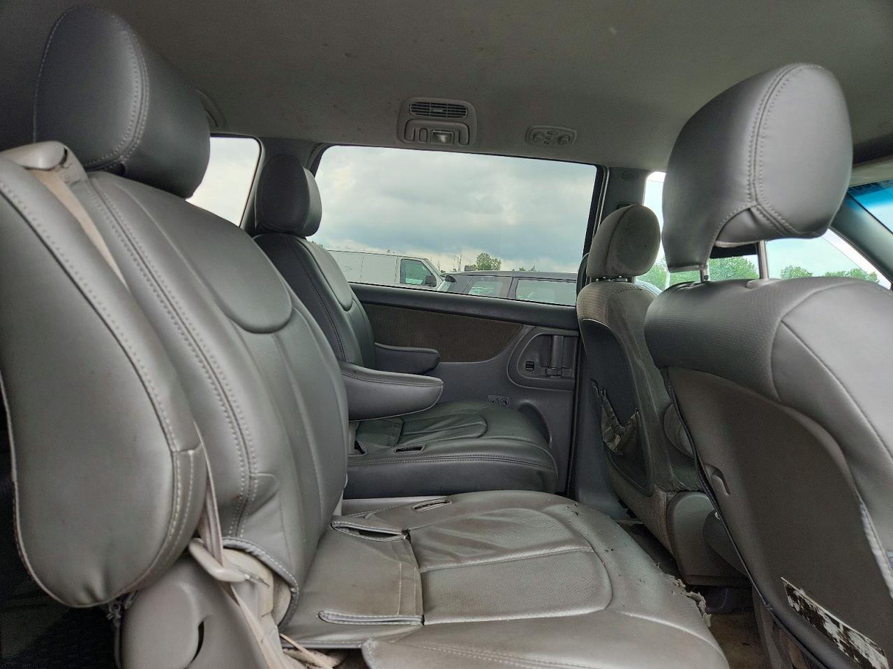 2008 Toyota Sienna Le 7-passenger Blue vin: 5TDZK23C88S192425
