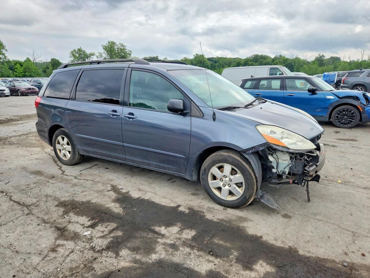 2008 Toyota Sienna Le 7-passenger Blue vin: 5TDZK23C88S192425