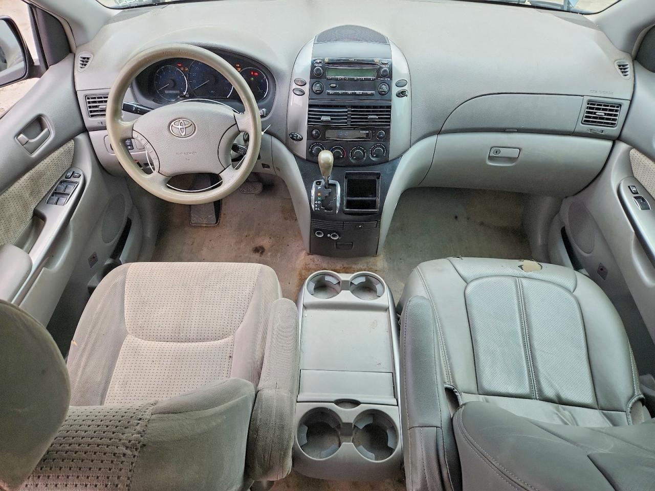 2008 Toyota Sienna Le 7-passenger Blue vin: 5TDZK23C88S192425