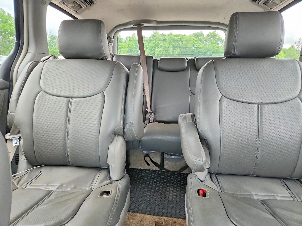 2008 Toyota Sienna Le 7-passenger Blue vin: 5TDZK23C88S192425