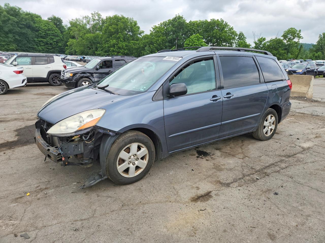 2008 Toyota Sienna Le 7-passenger Blue vin: 5TDZK23C88S192425