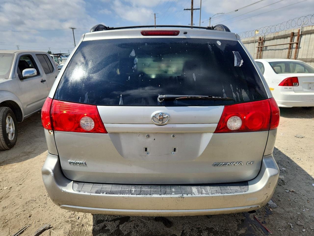 2008 Toyota Sienna Le 7-passenger Gray vin: 5TDZK23C88S200457