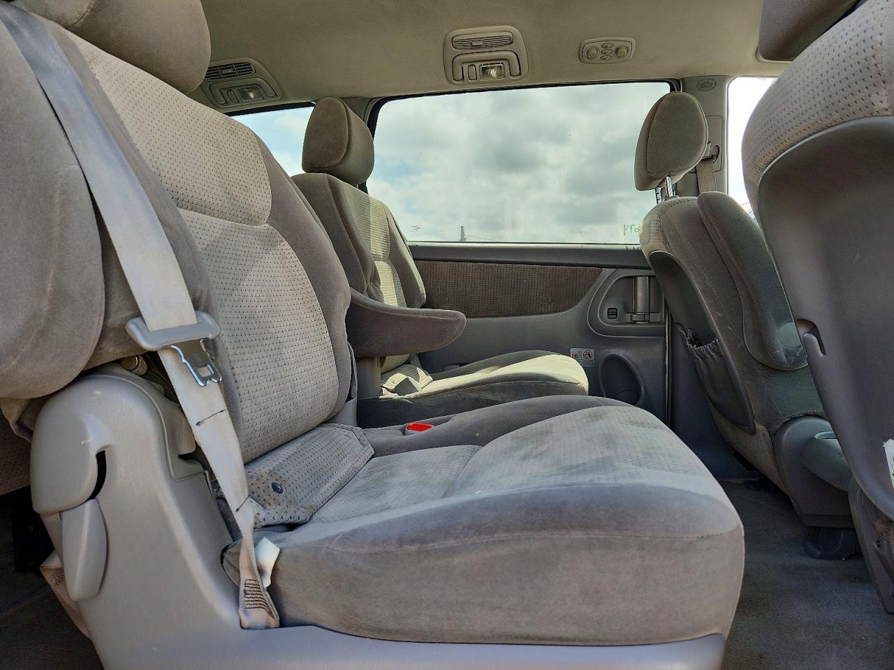2008 Toyota Sienna Le 7-passenger Gray vin: 5TDZK23C88S200457