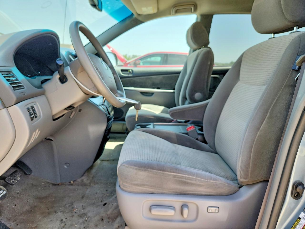 2008 Toyota Sienna Le 7-passenger Blue vin: 5TDZK23C88S213533