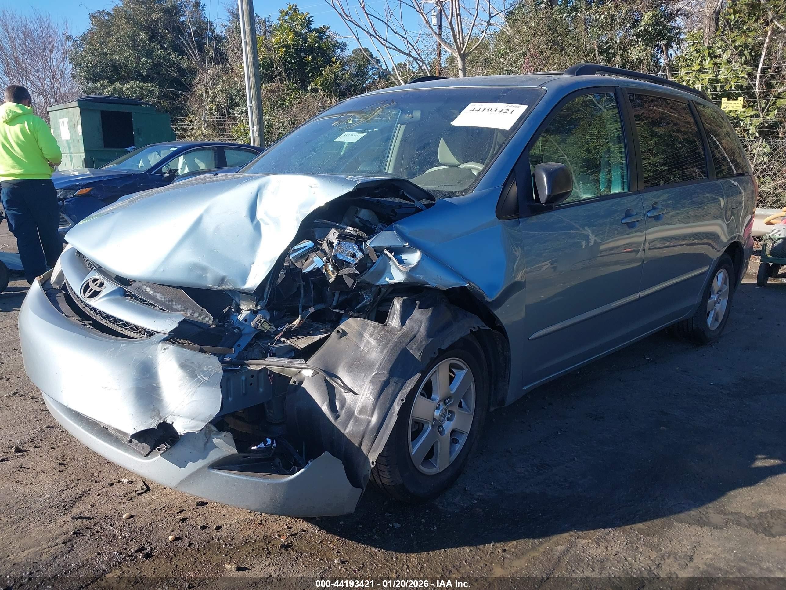 2009 Toyota Sienna Le Light Blue vin: 5TDZK23C89S232312