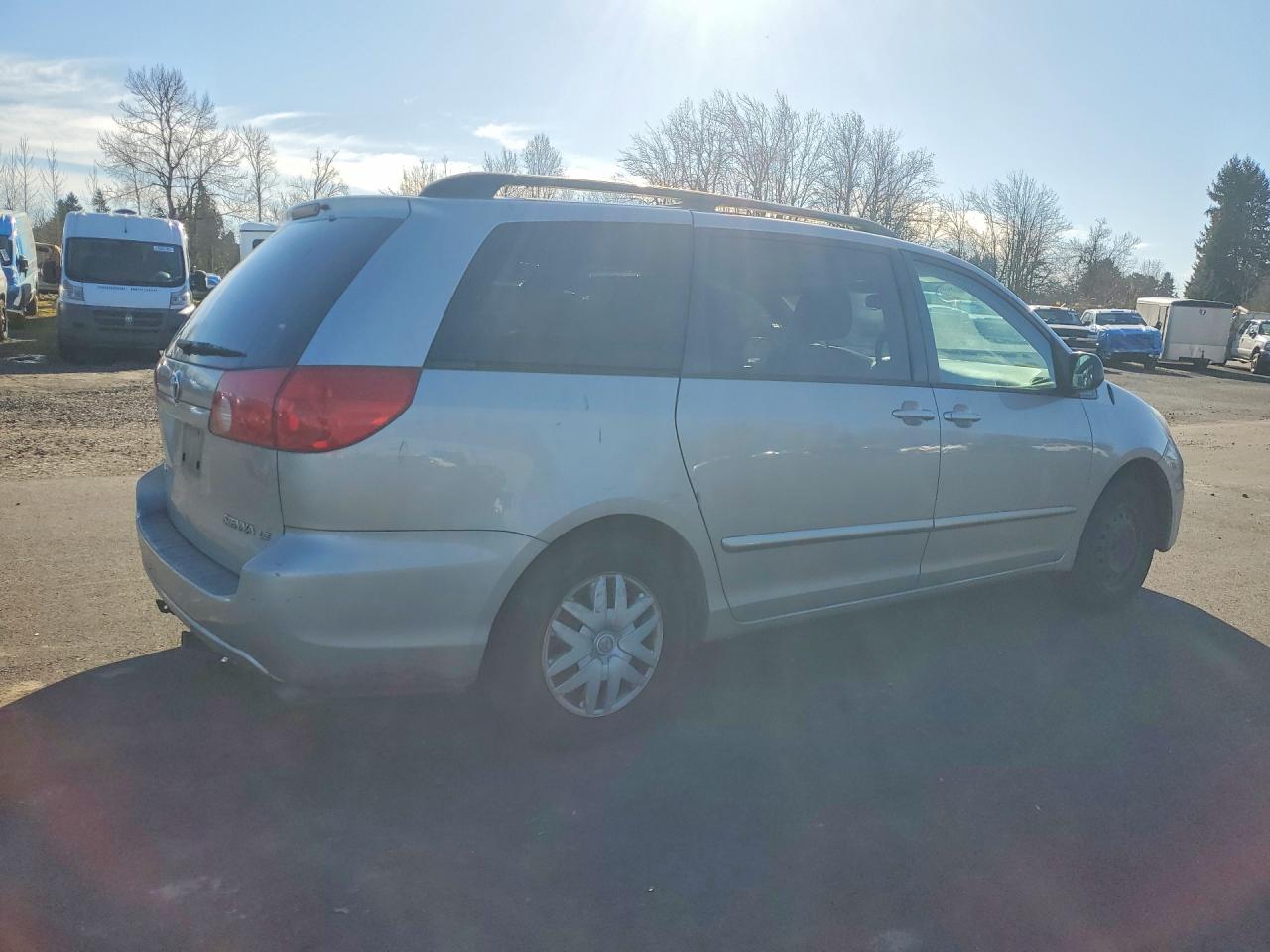 2009 Toyota Sienna Ce/le Silver vin: 5TDZK23C89S233413