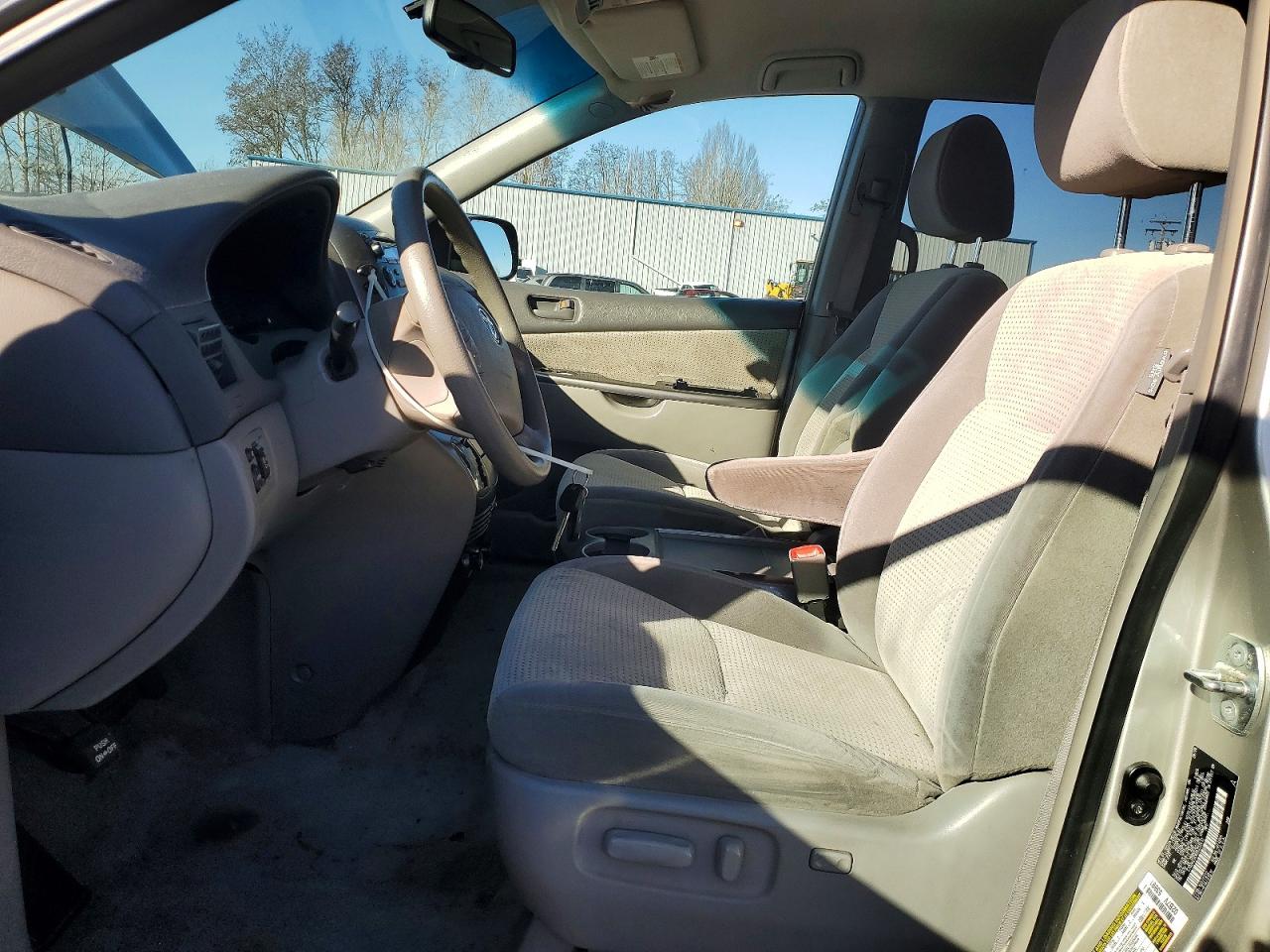 2009 Toyota Sienna Ce/le Silver vin: 5TDZK23C89S233413