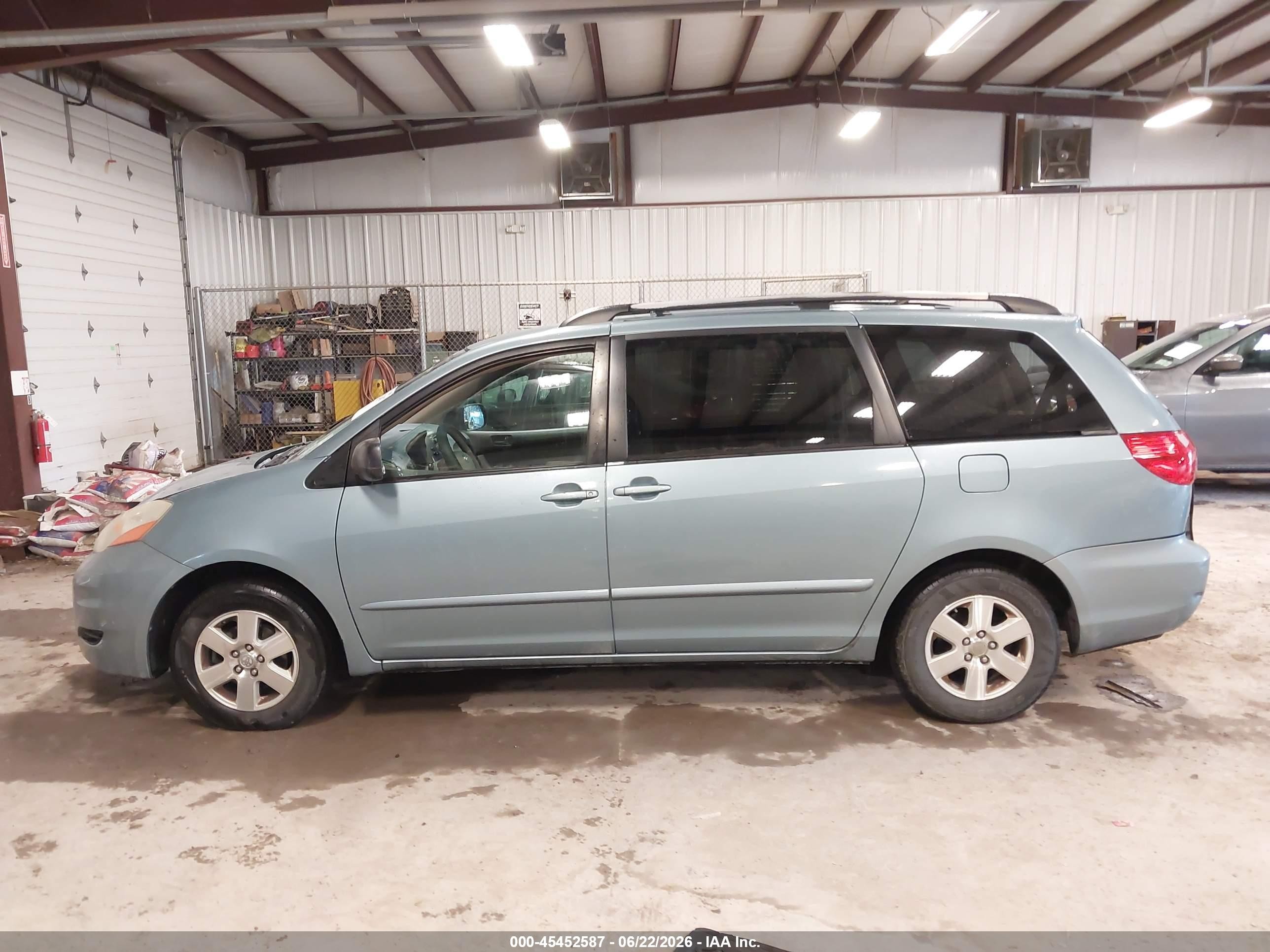 2009 Toyota Sienna Ce/le Blue vin: 5TDZK23C89S242502