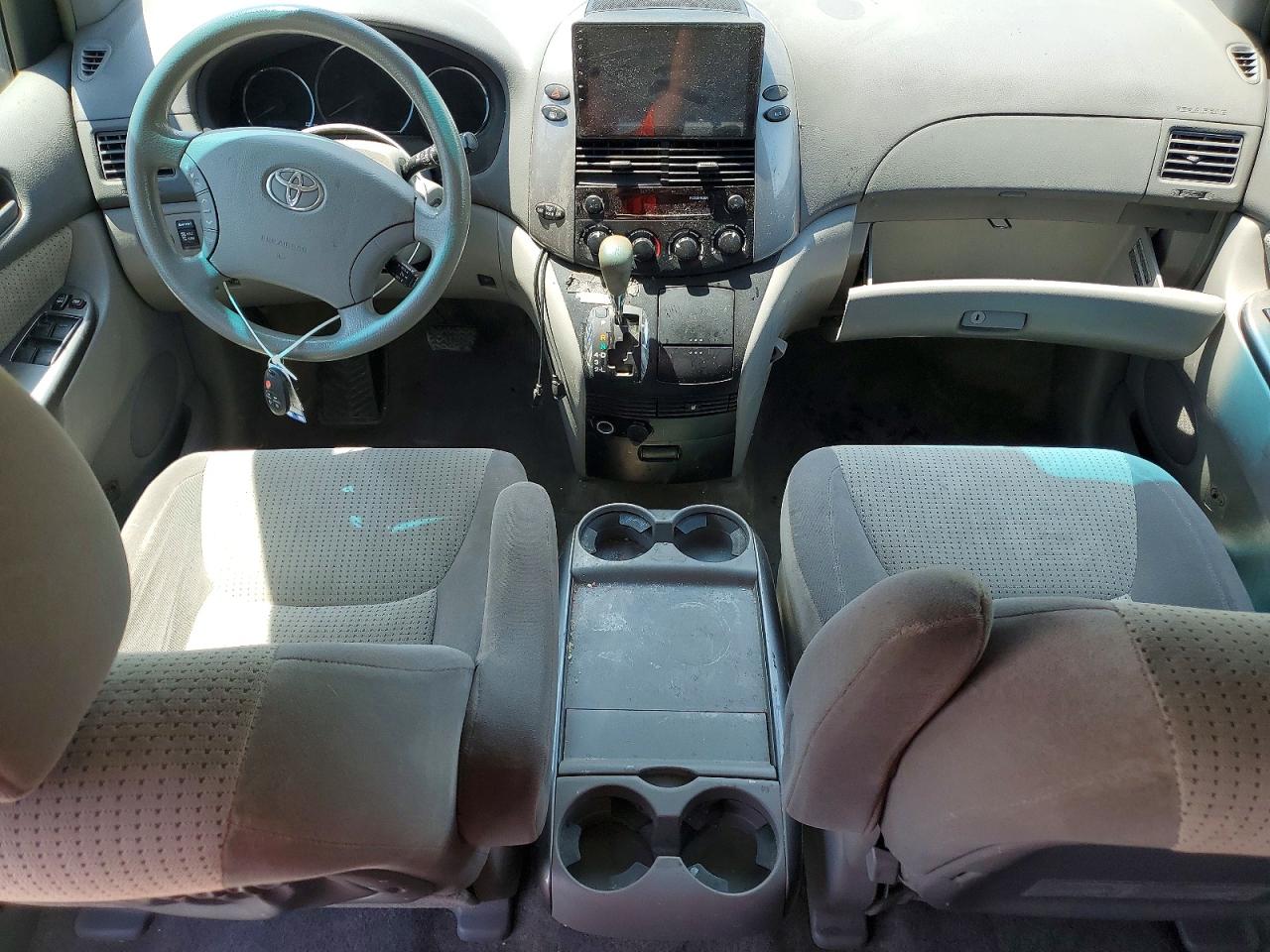 2009 Toyota Sienna Le 7-passenger Silver vin: 5TDZK23C89S250521
