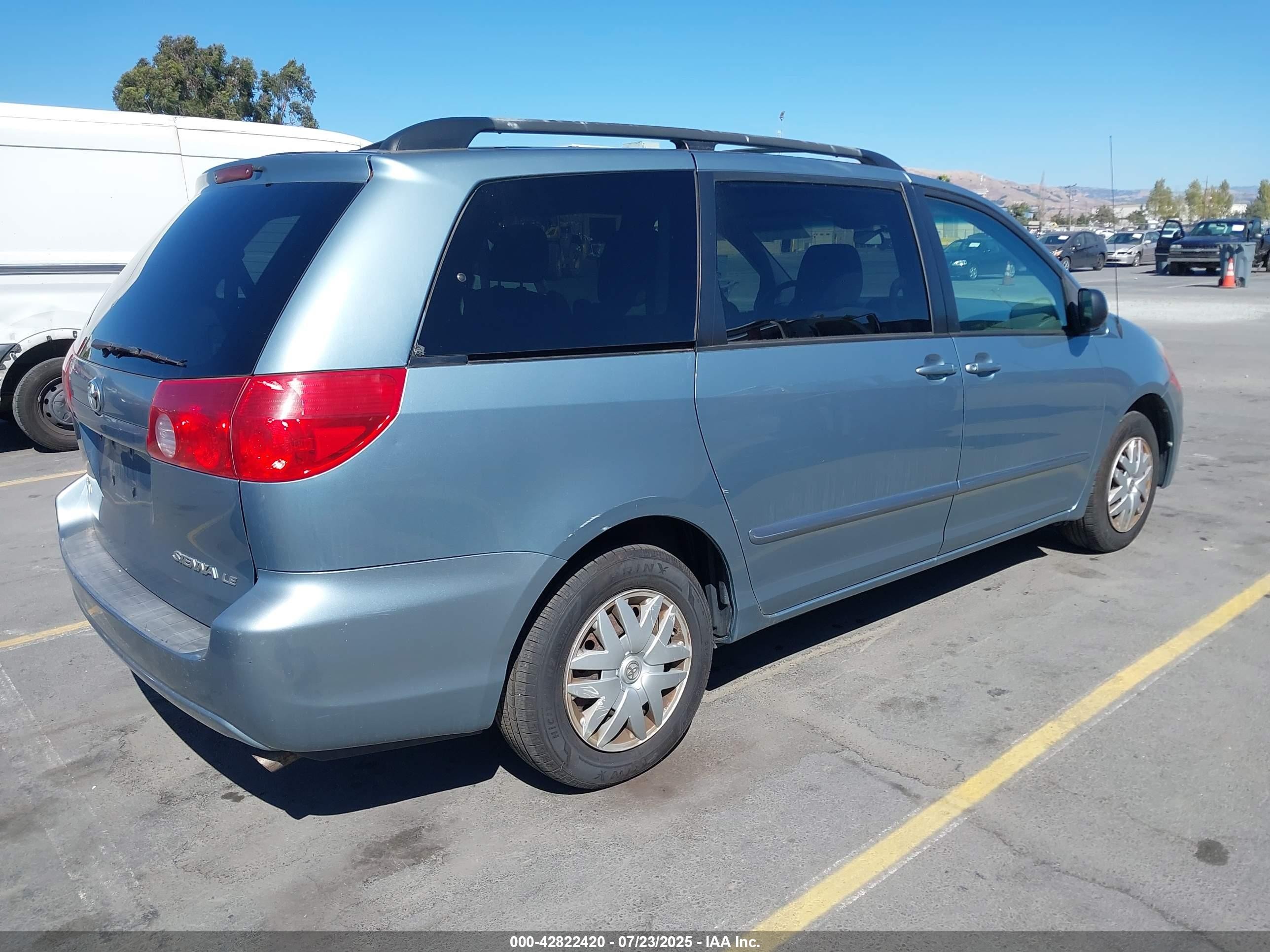 2009 Toyota Sienna Le Blue vin: 5TDZK23C89S261339