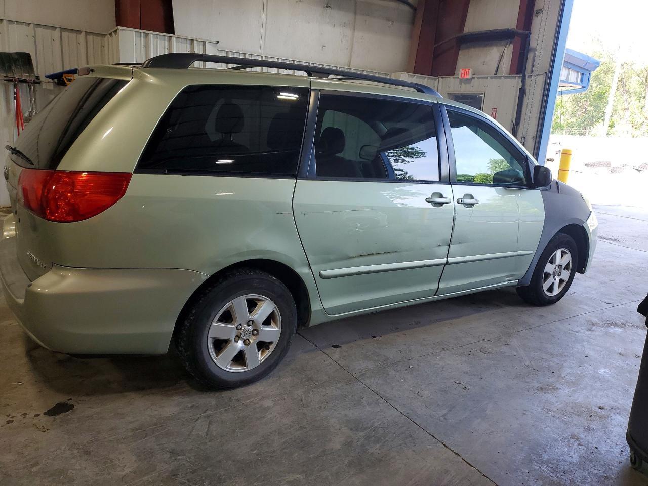 2009 Toyota Sienna Le 7-passenger Green vin: 5TDZK23C89S268047