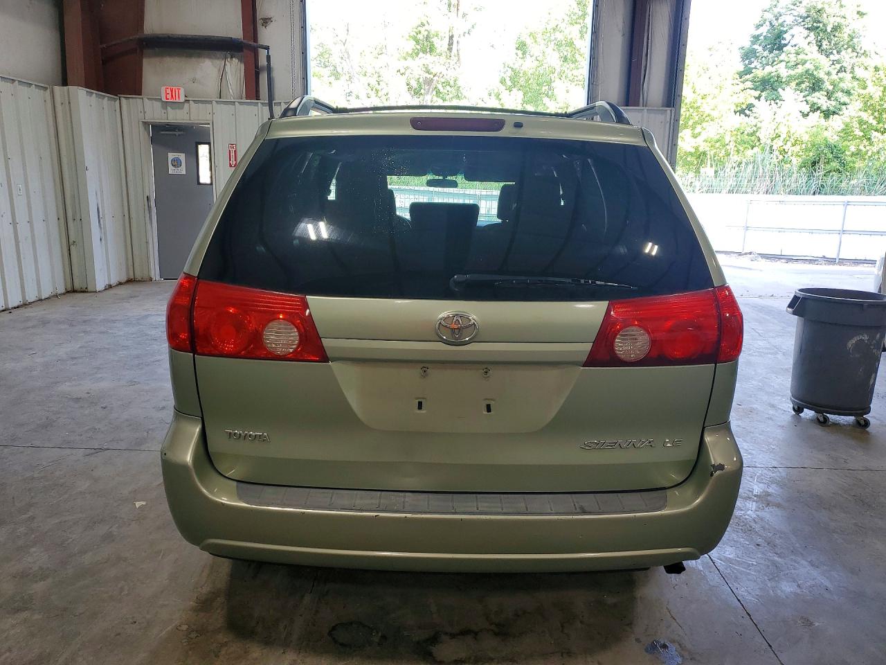 2009 Toyota Sienna Le 7-passenger Green vin: 5TDZK23C89S268047