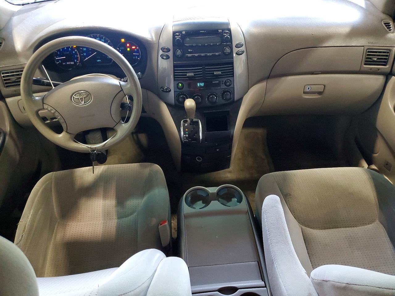 2009 Toyota Sienna Le 7-passenger Green vin: 5TDZK23C89S268047