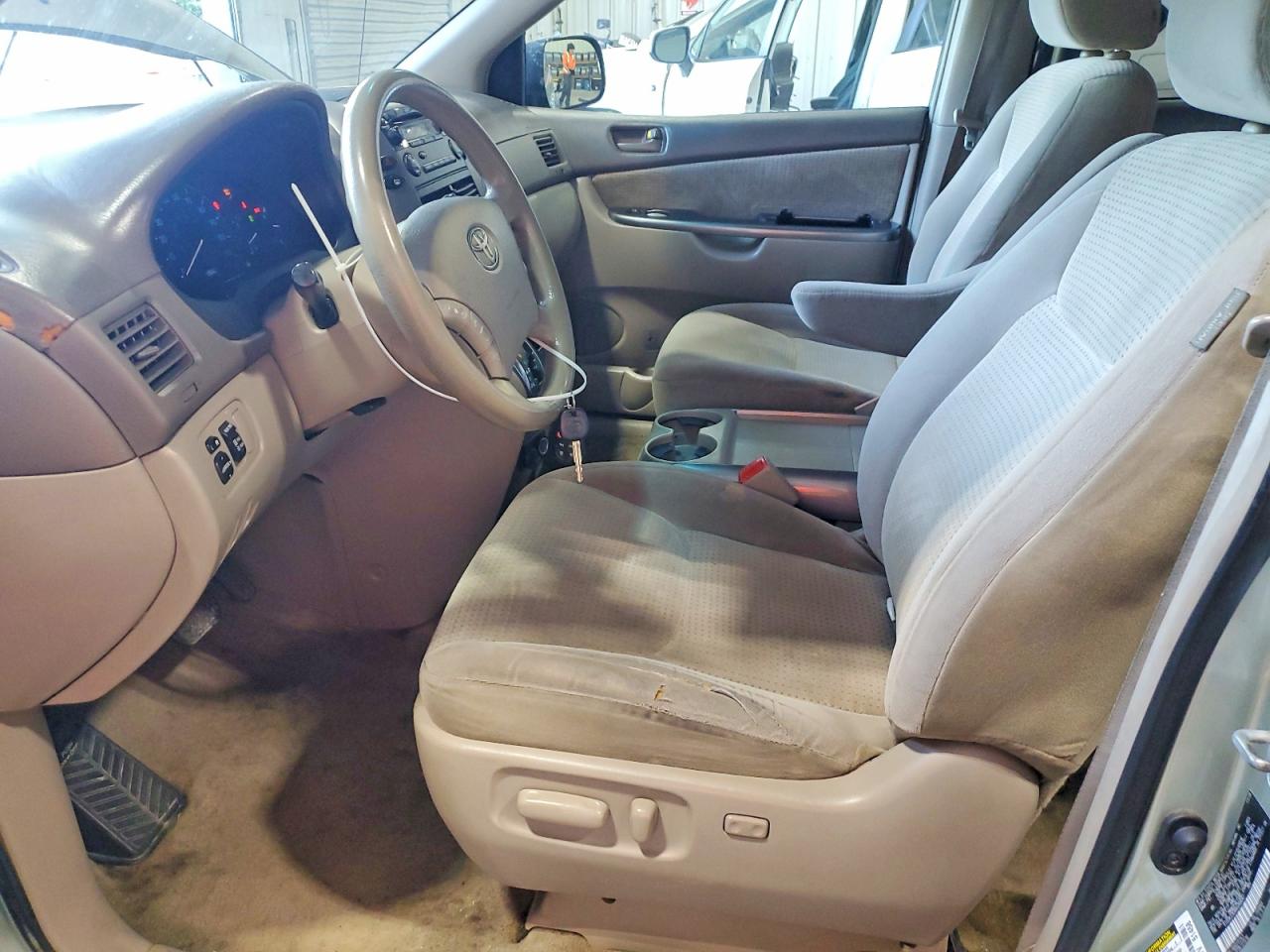 2009 Toyota Sienna Le 7-passenger Green vin: 5TDZK23C89S268047