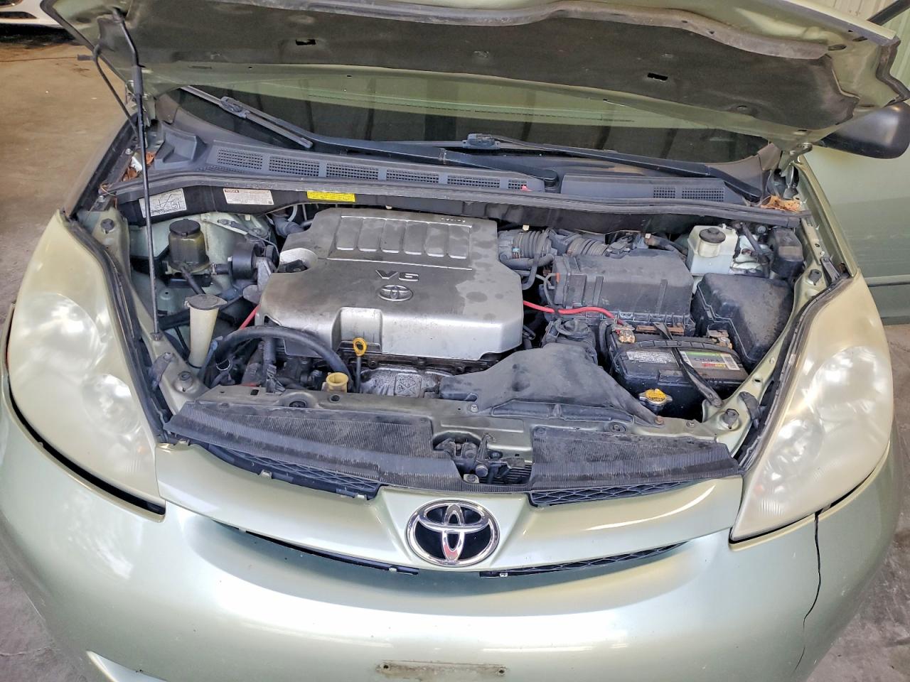2009 Toyota Sienna Le 7-passenger Green vin: 5TDZK23C89S268047