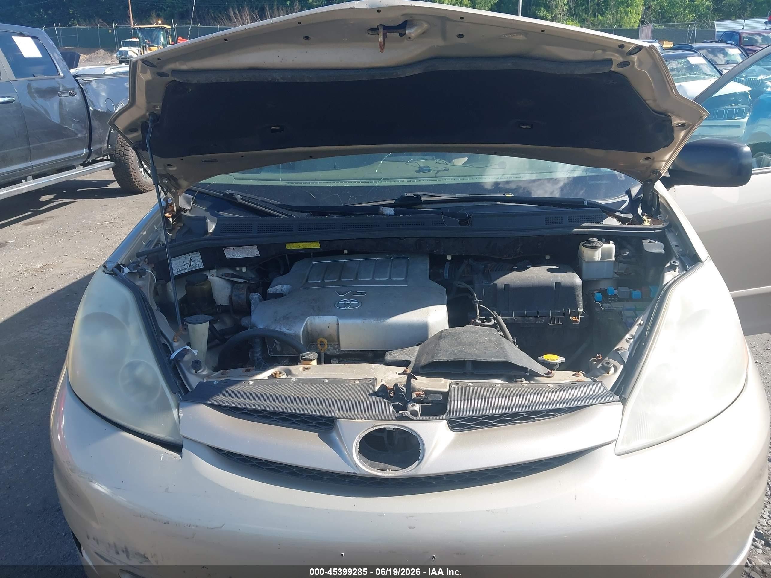 2009 Toyota Sienna Le Gold vin: 5TDZK23C89S269229