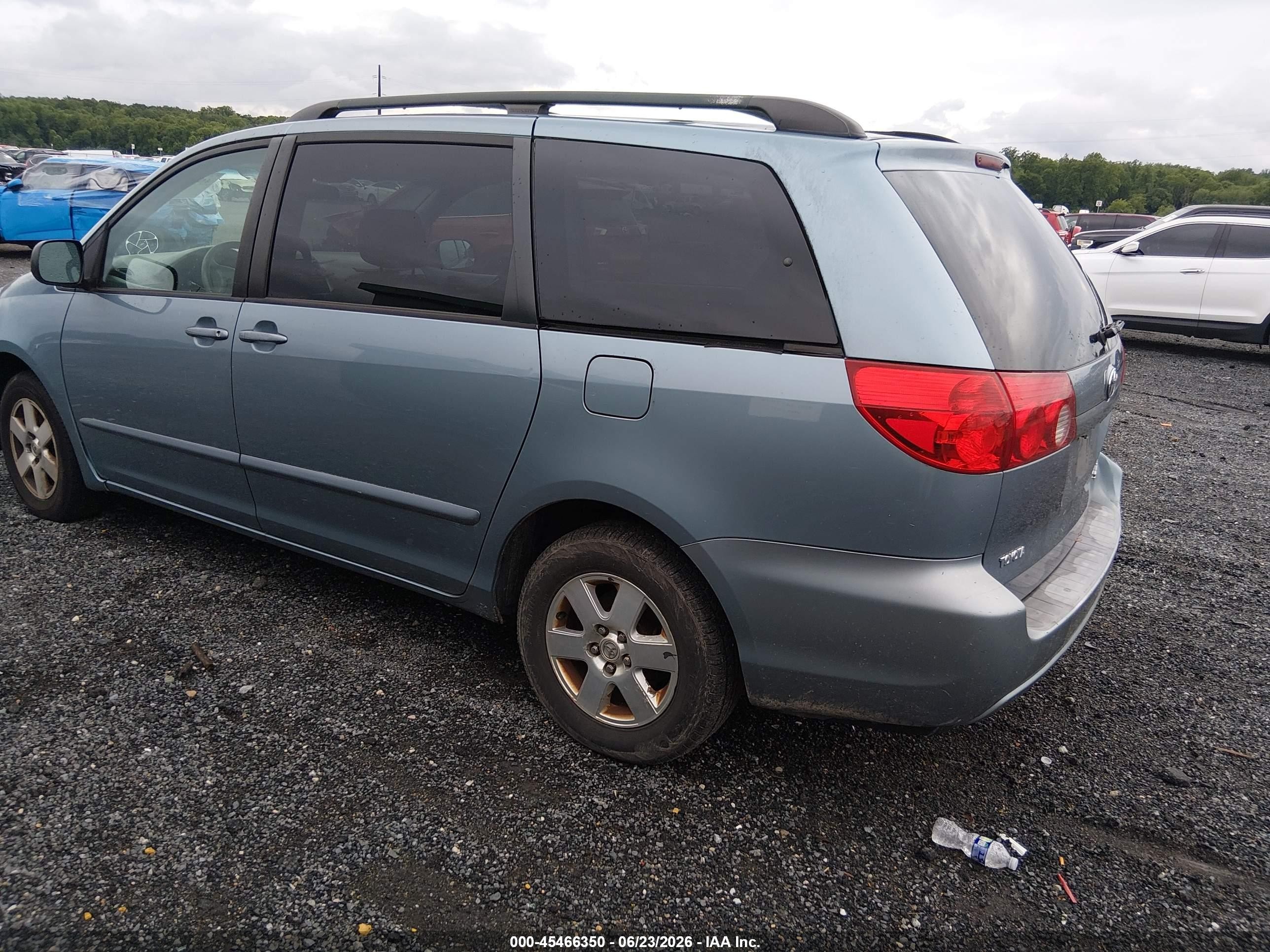2007 Toyota Sienna Le Light Blue vin: 5TDZK23C97S007068