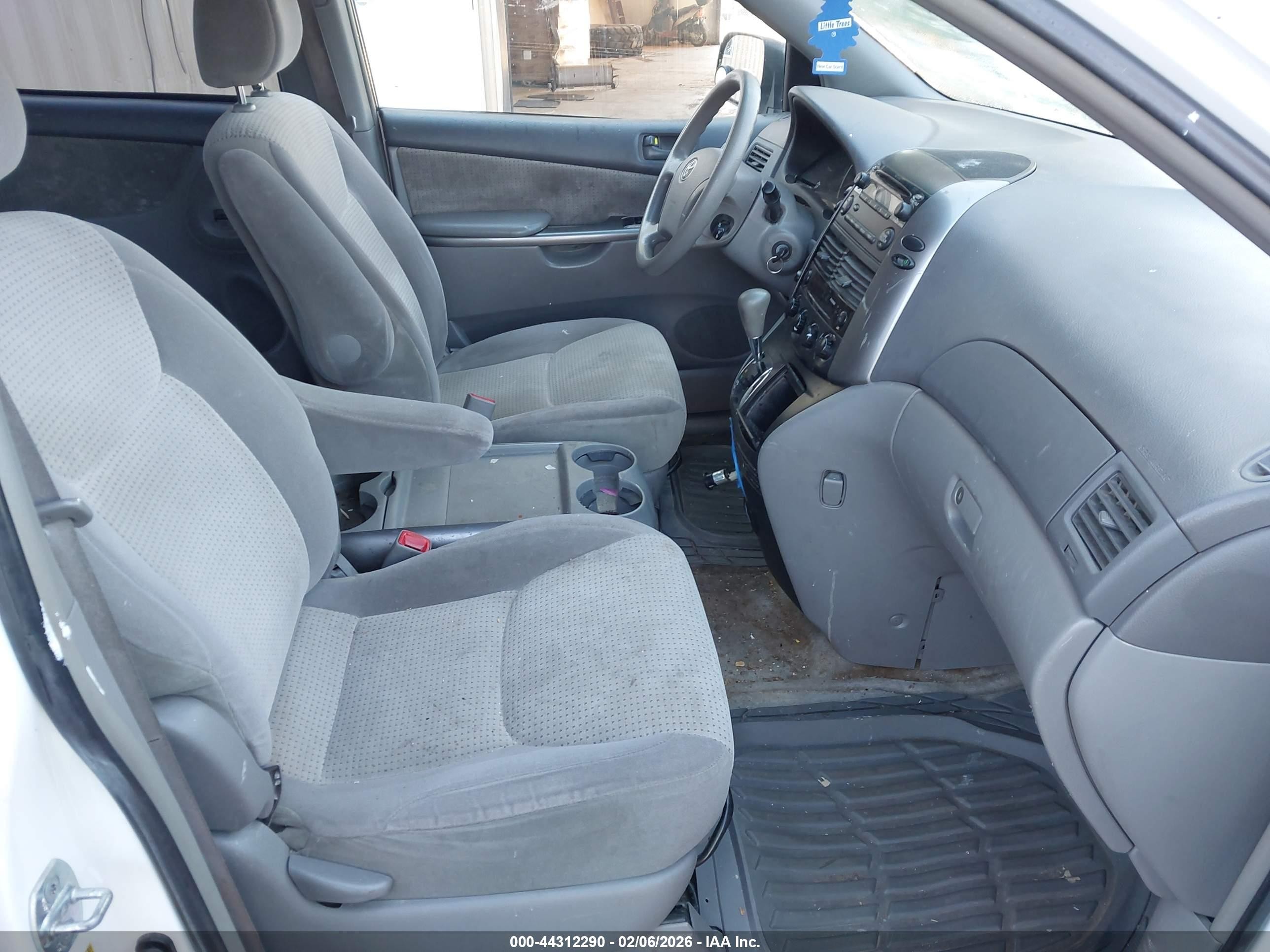 2007 Toyota Sienna Le White vin: 5TDZK23C97S014537