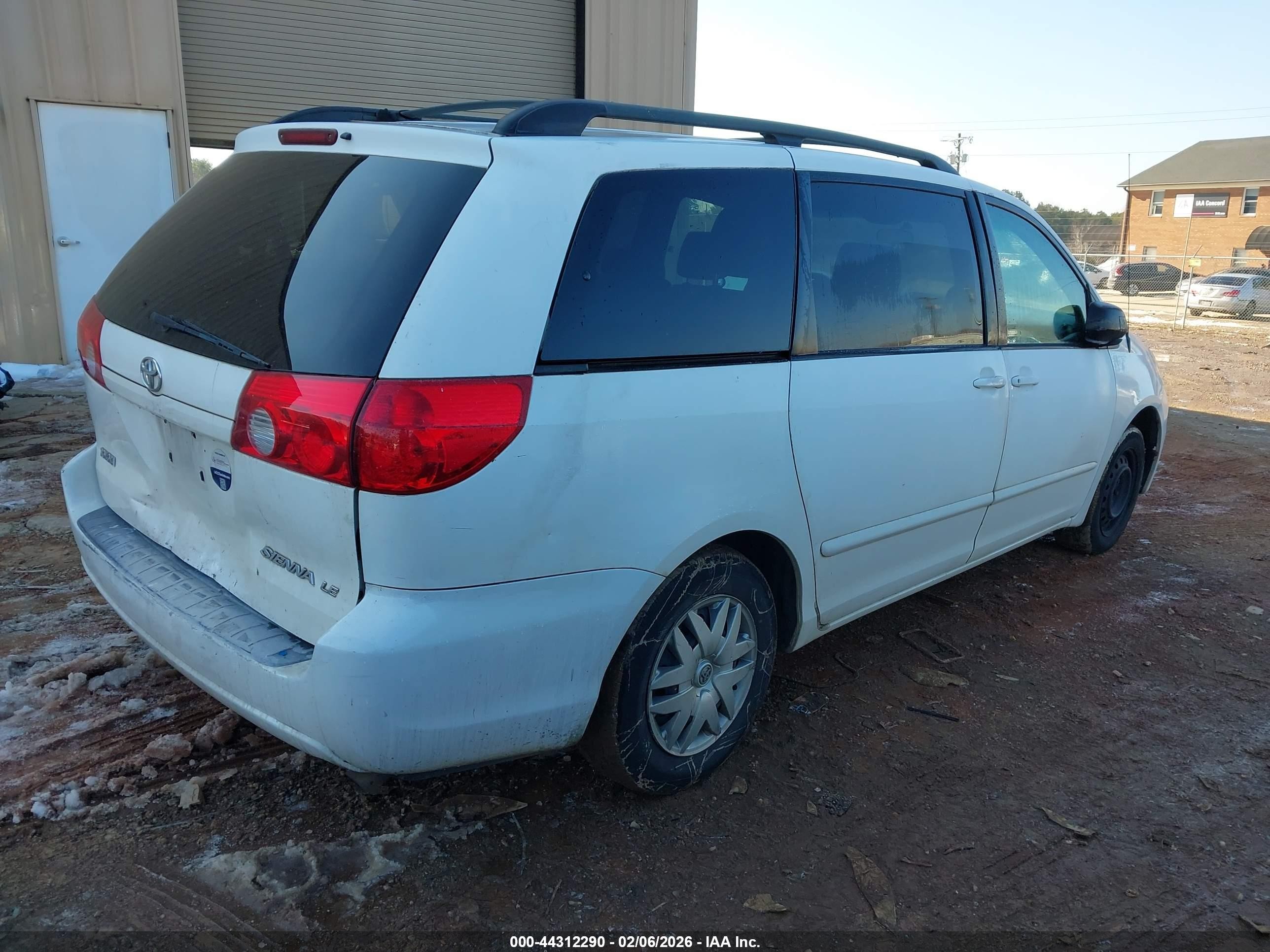 2007 Toyota Sienna Le White vin: 5TDZK23C97S014537