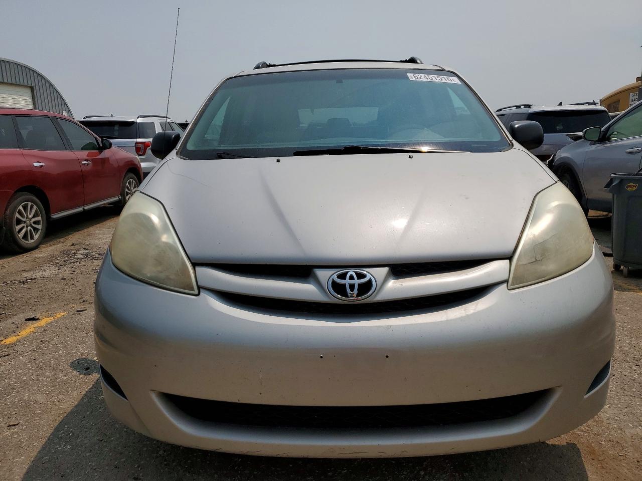 2007 Toyota Sienna Le 8-passenger Silver vin: 5TDZK23C97S020628
