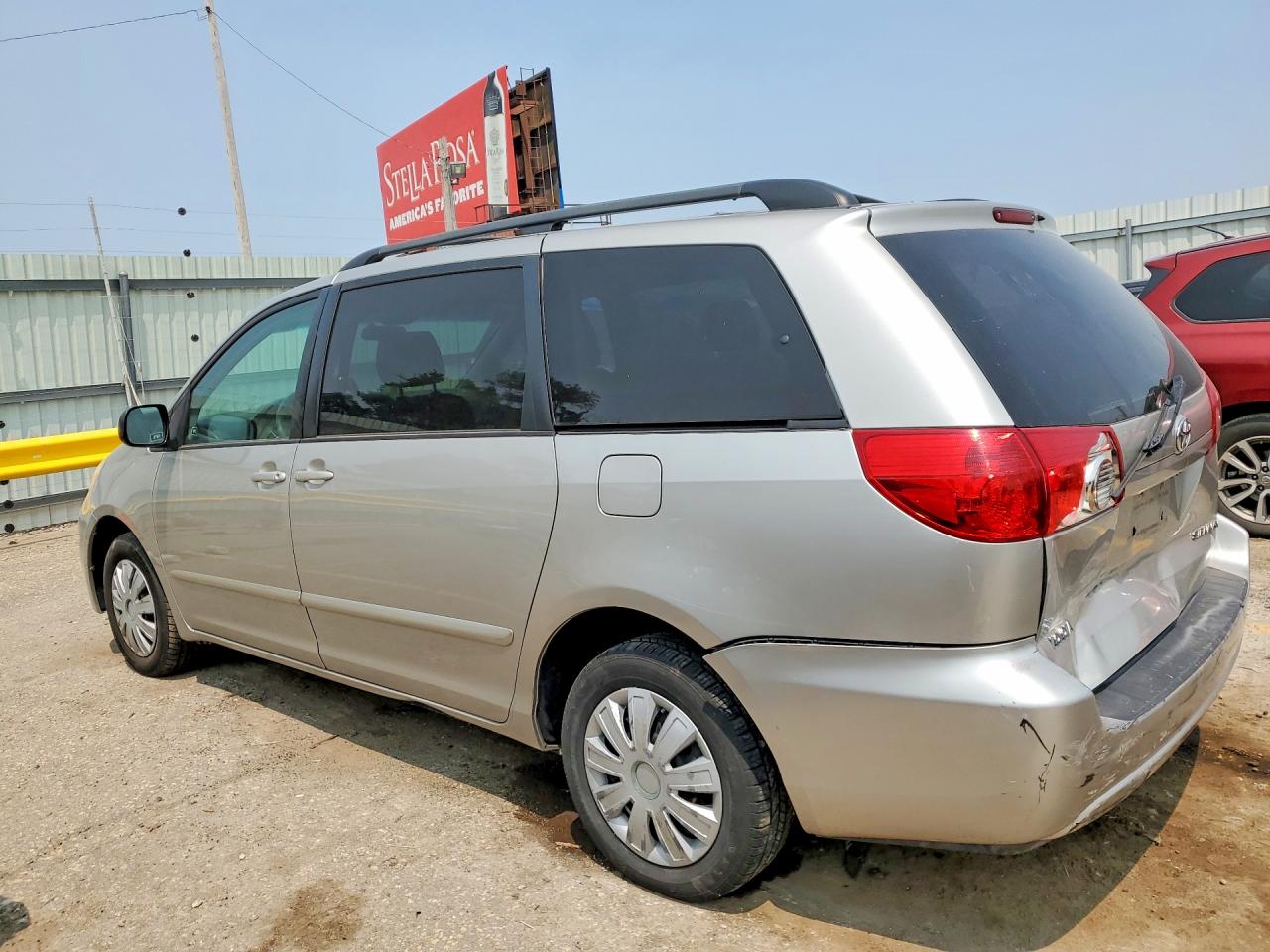 2007 Toyota Sienna Le 8-passenger Silver vin: 5TDZK23C97S020628
