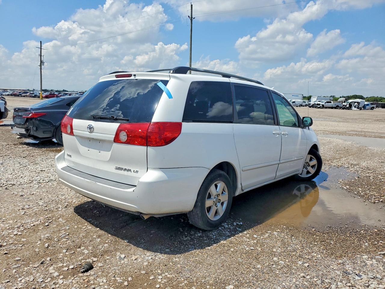 2007 Toyota Sienna Le 8-passenger Белый vin: 5TDZK23C97S023030