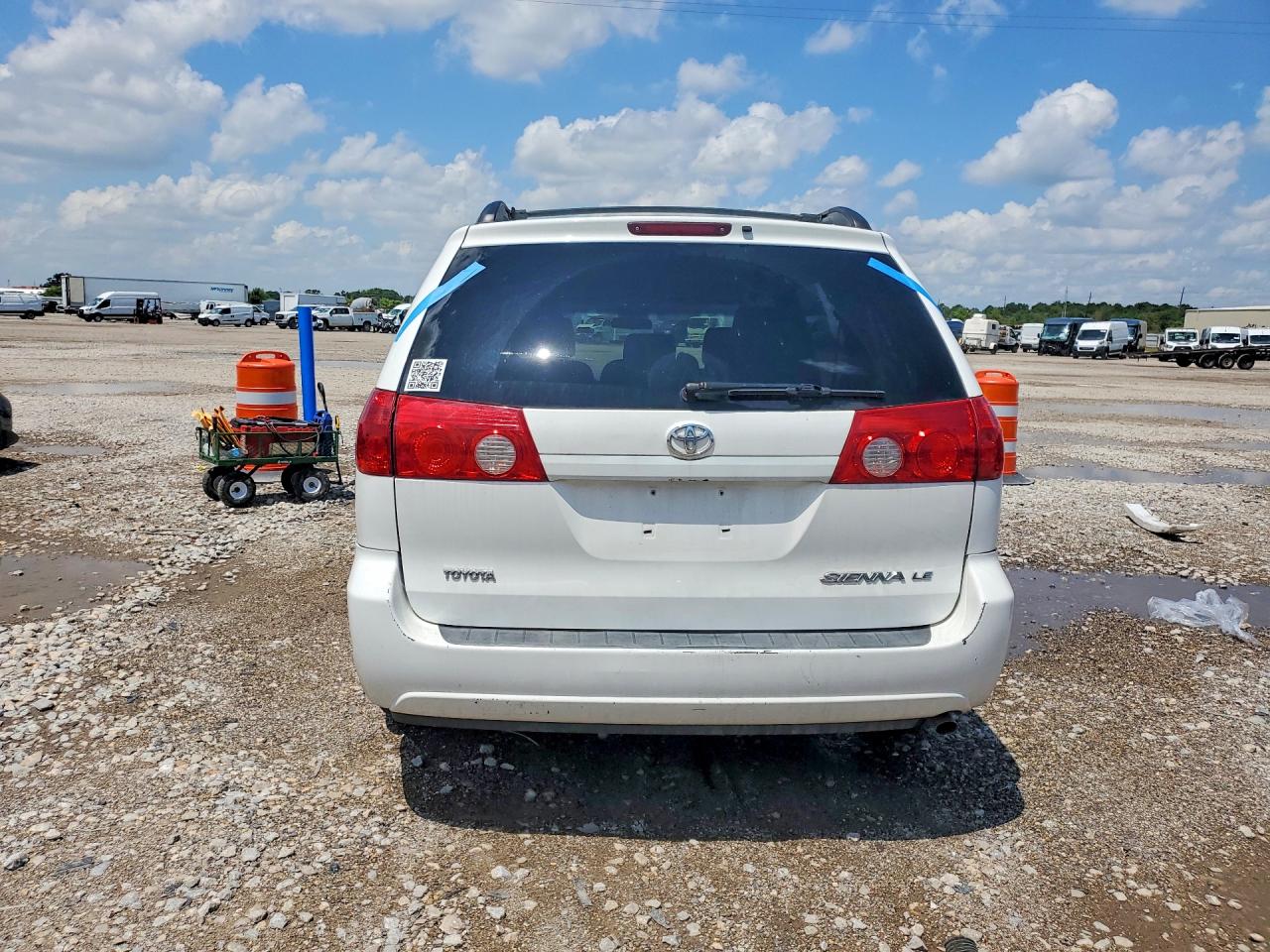 2007 Toyota Sienna Le 8-passenger Белый vin: 5TDZK23C97S023030